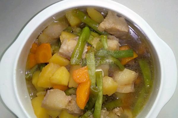 土豆四季豆炖肉的做法图解3