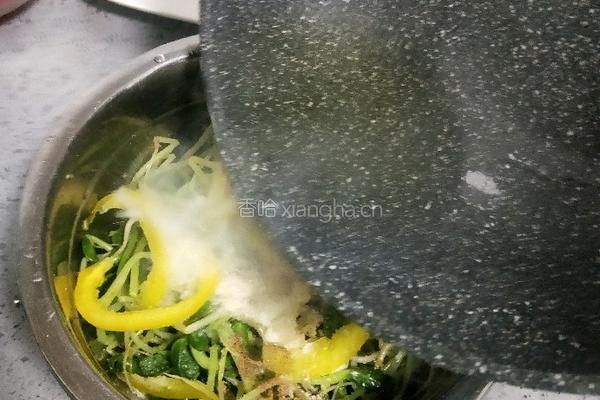 炝拌黑豆苗的做法图解14