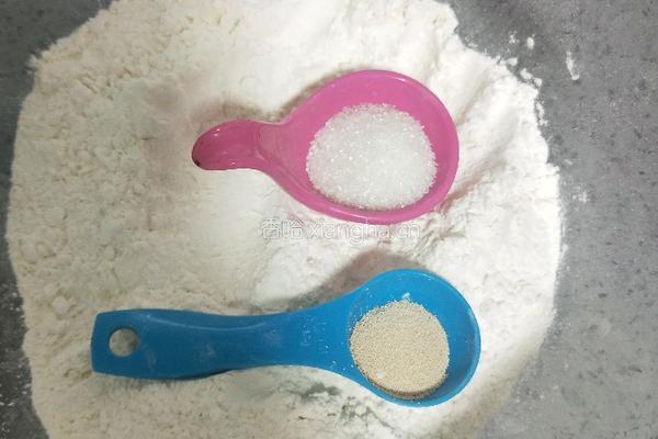 银丝花卷的做法图解1