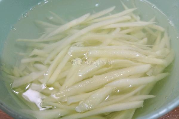 青椒土豆丝的做法图解3