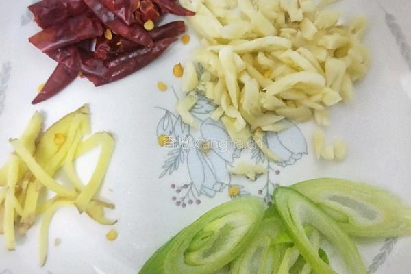 竹笋炒肉片的做法图解2