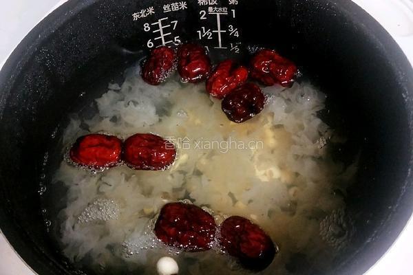银耳莲子红枣汤的做法图解10