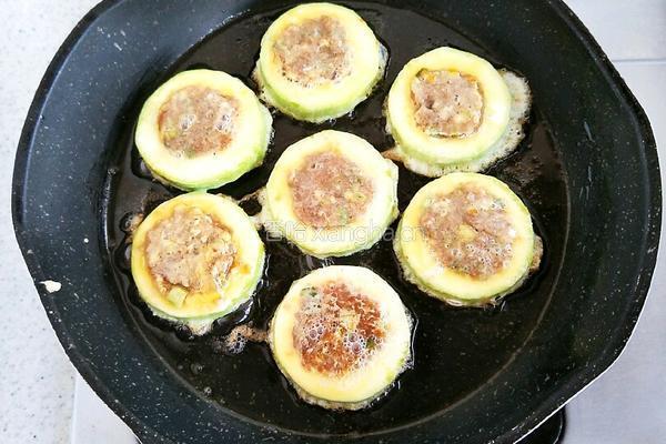 西葫芦肉馅饼的做法图解7