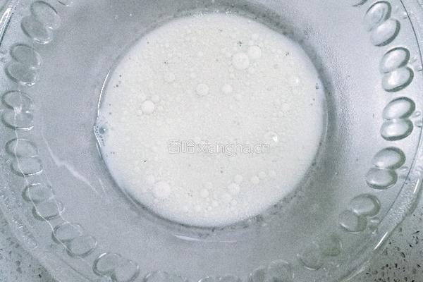 菠菜斑马纹酸奶蛋糕的做法图解3