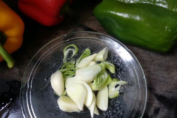 腊肠豆腐香菇煲的做法图解5