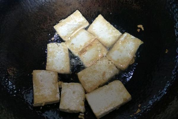 腊肠豆腐香菇煲的做法图解7