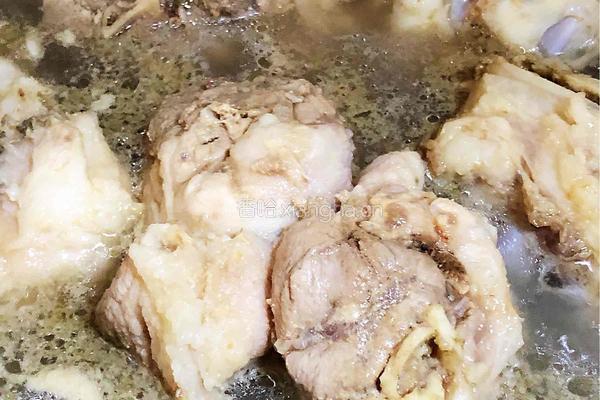 胡萝卜土豆玉米汤的做法图解2