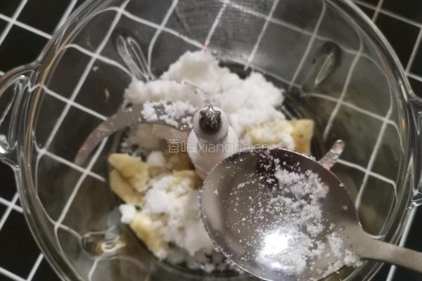 自制香蕉牛奶的做法图解2