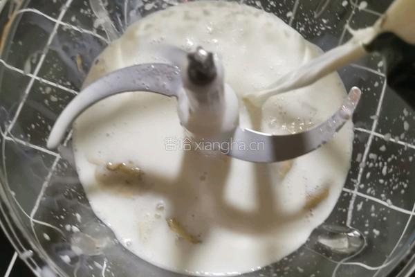 自制香蕉牛奶的做法图解3