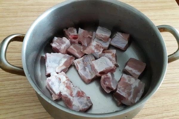 排骨蒸木耳的做法图解3