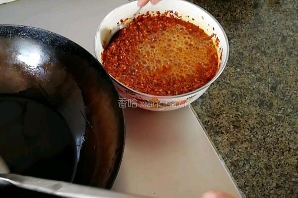 单位厨师炸辣椒油的做法图解6