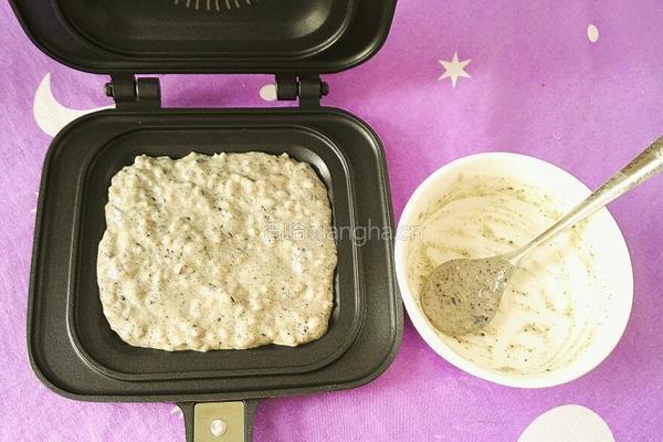 黑芝麻米饭煎饼的做法图解9