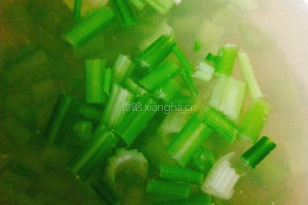 凉拌芹菜花生米的做法图解4