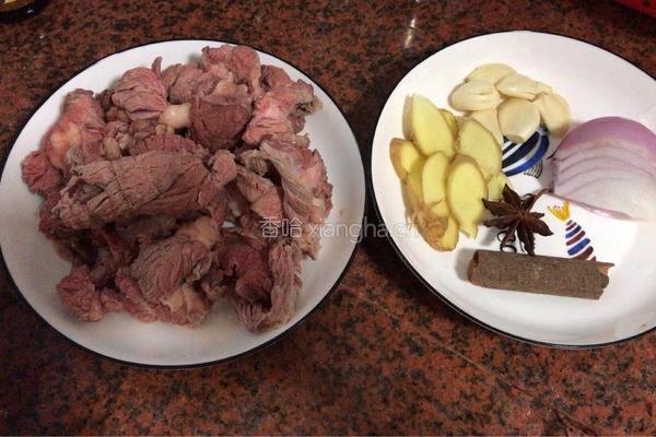 彩椒碎牛腩的做法图解1