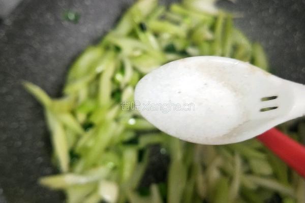 芹菜炒鸡蛋的做法图解8