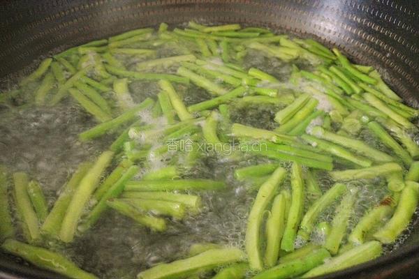 油豆腐炒豆角的做法图解3