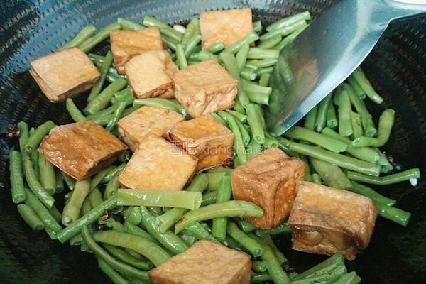 油豆腐炒豆角的做法图解9