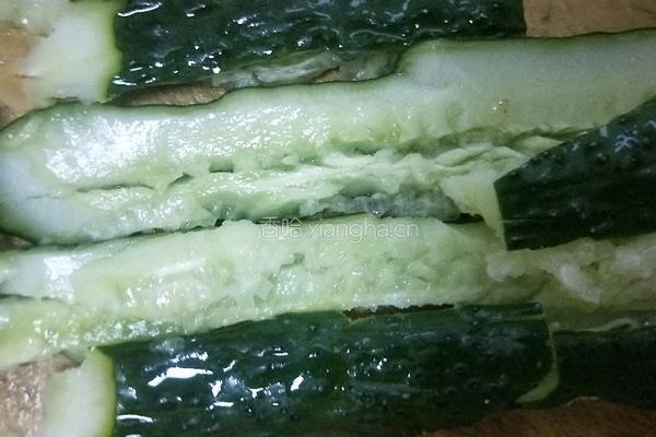凉拌黄瓜的做法图解1