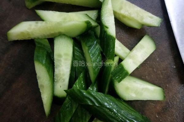 小乳瓜炒虾仁的做法图解5