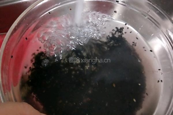 黑米粥的做法图解3
