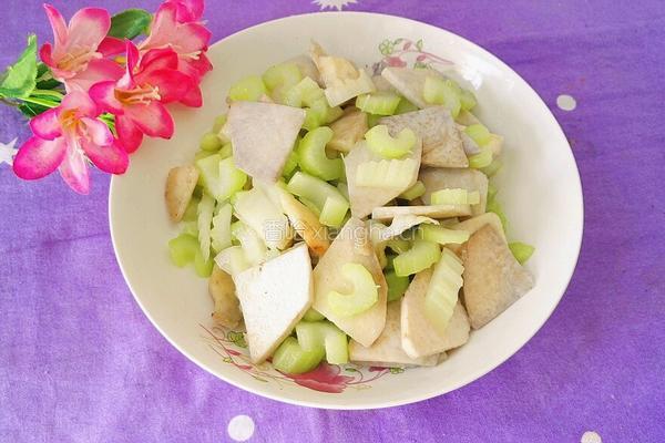芋头炒芹菜的做法图解12