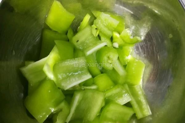 香肠炒花菜的做法图解2