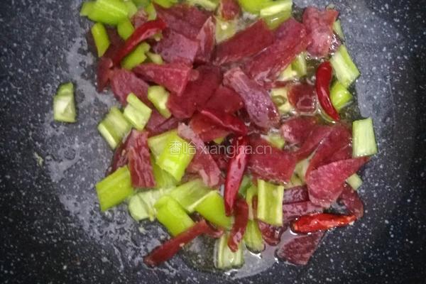 香肠炒花菜的做法图解4