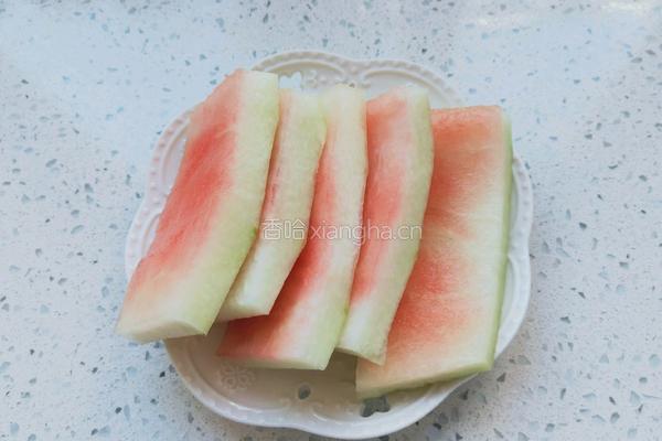 西瓜皮炒肉的做法图解2
