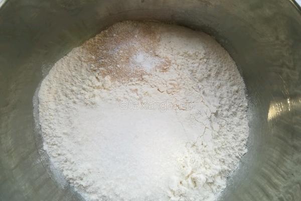 奶香发面千层饼的做法图解1