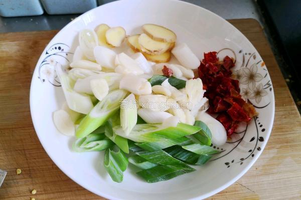土豆炖排骨的做法图解2