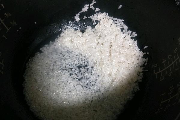 红枣花生米粥的做法图解4