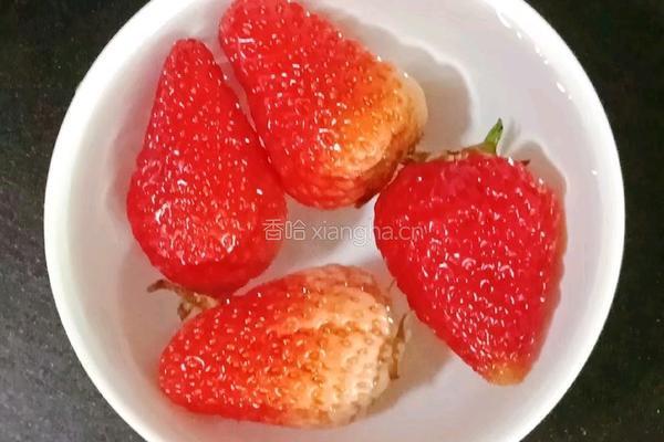 草莓奶冻的做法图解1
