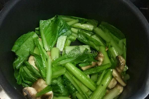 香肠炒小白菜（家常菜）的做法图解4