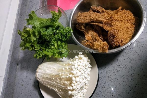 金针菇竹荪汤的做法图解1