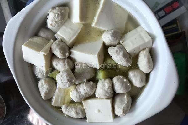 肉丸煲苦瓜豆腐汤的做法图解7
