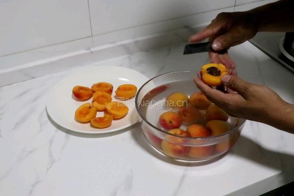 杏子罐头的做法图解3