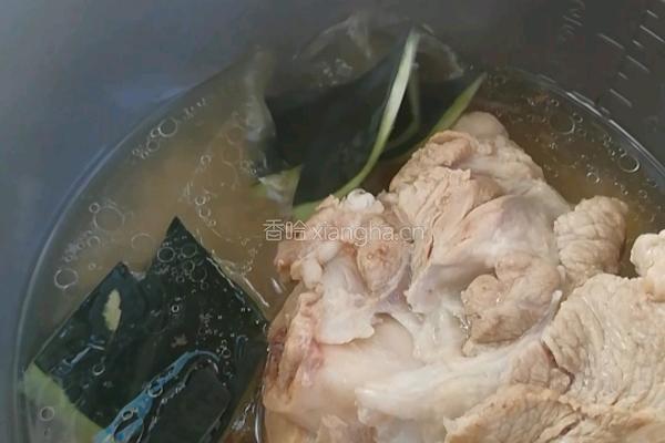 冬瓜薏米筒骨汤的做法图解10