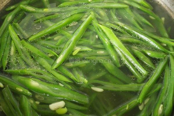刀豆炒肉丝的做法图解3