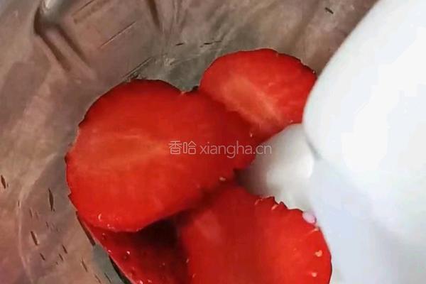 蓝莓草莓奶昔的做法图解6