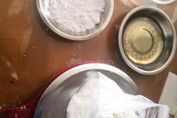 蛋黄酥的做法图解1