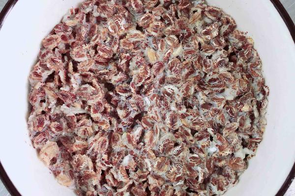 黑玉米玫瑰牛奶饮的做法图解5