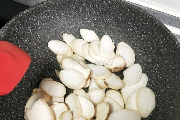 杏鲍菇炒腊肉的做法图解9