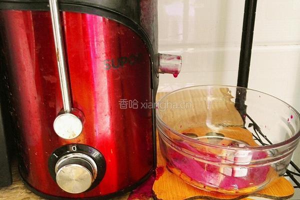 火龙果牛奶煎饼（花形）的做法图解3