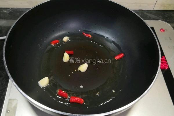 竹笋炒腊肠的做法图解1