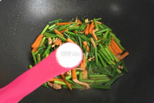 肉丝炒韭苔的做法图解8