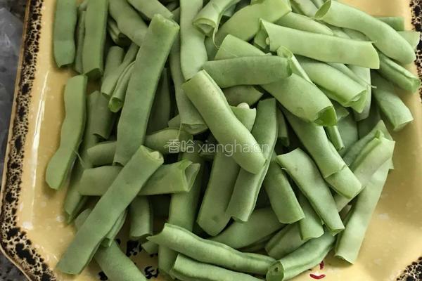 五花肉炒四季豆的做法图解2