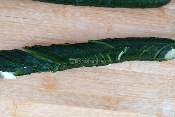 蛇皮黄瓜的做法图解3