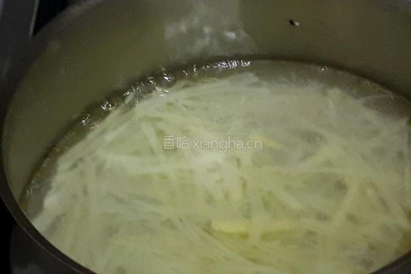家常凉拌土豆丝的做法图解3
