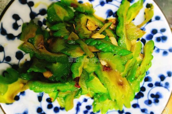 苦瓜炒蛋配香草意粉(中午便當)的做法图解3