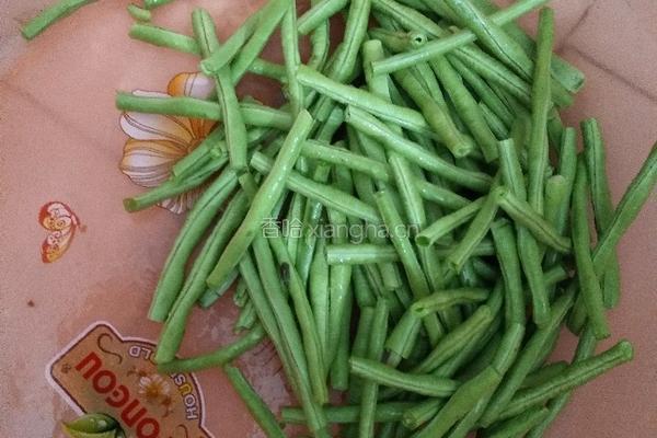 素炒豇豆的做法图解1
